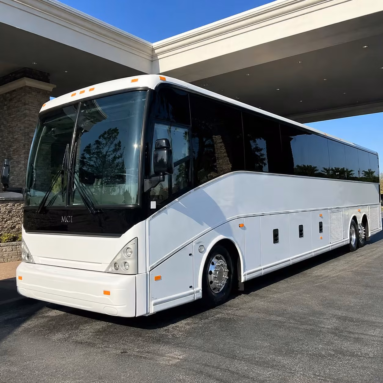 charter buses and minibuses for larger erie prom groups and school shuttles
